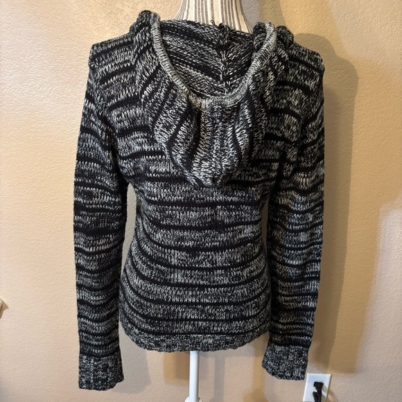 Ashley By 26 International Black and Gray V-Neck Sweater - Picture 6 of 14